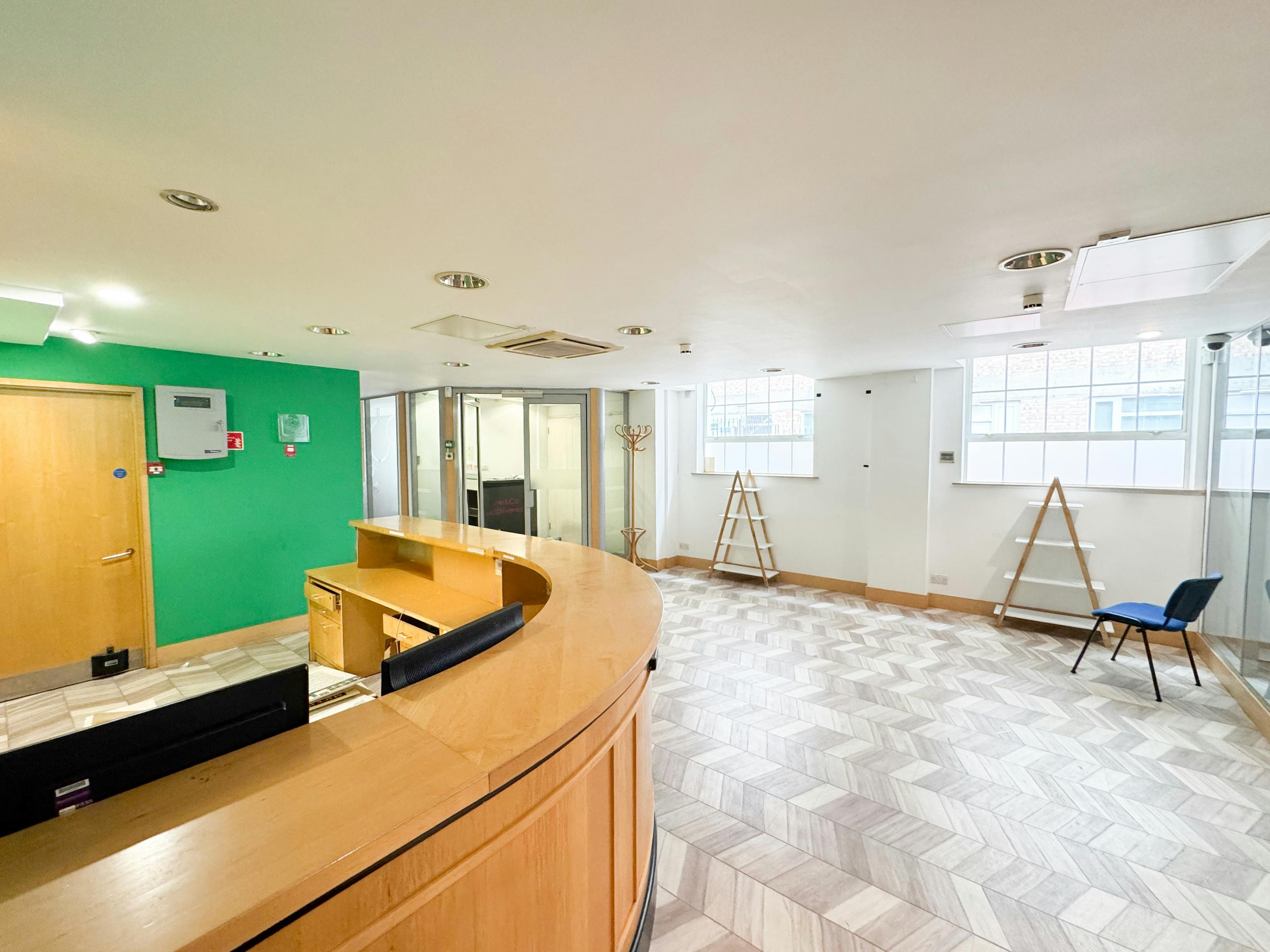 20 Conduit Place photo 6