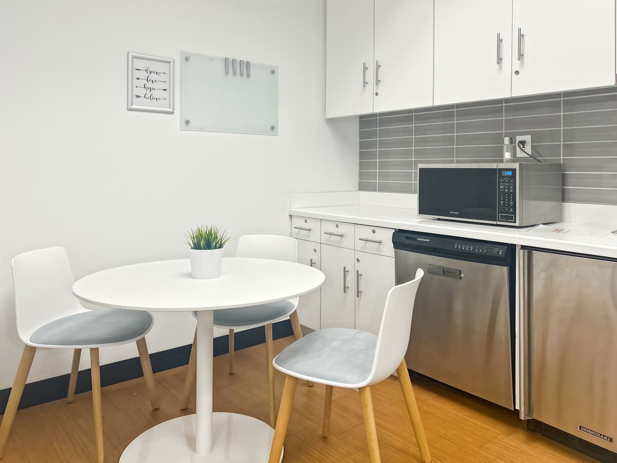 1800 Pembrook Drive photo 6