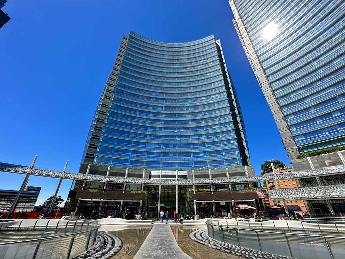 Piazza Gae Aulenti photo 2