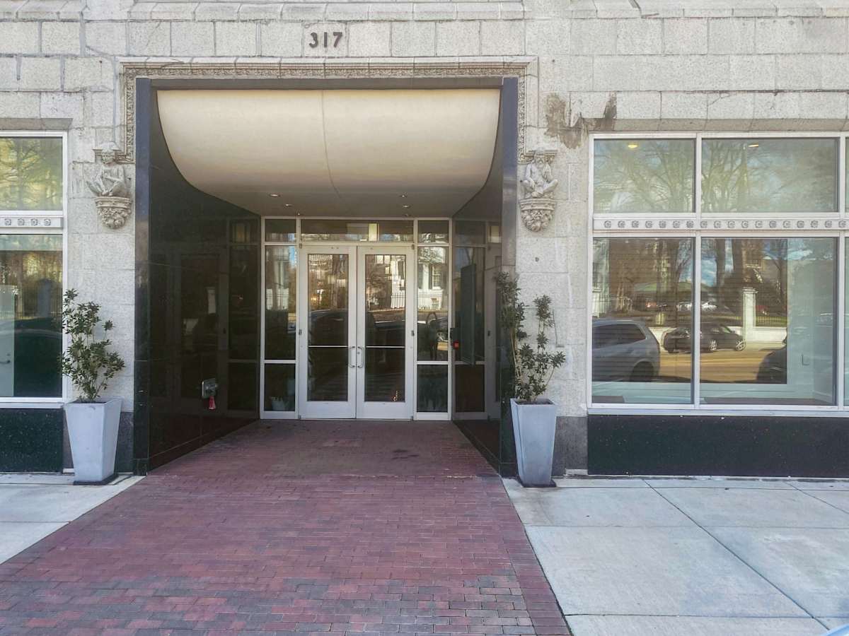 East Capitol Street photo 1