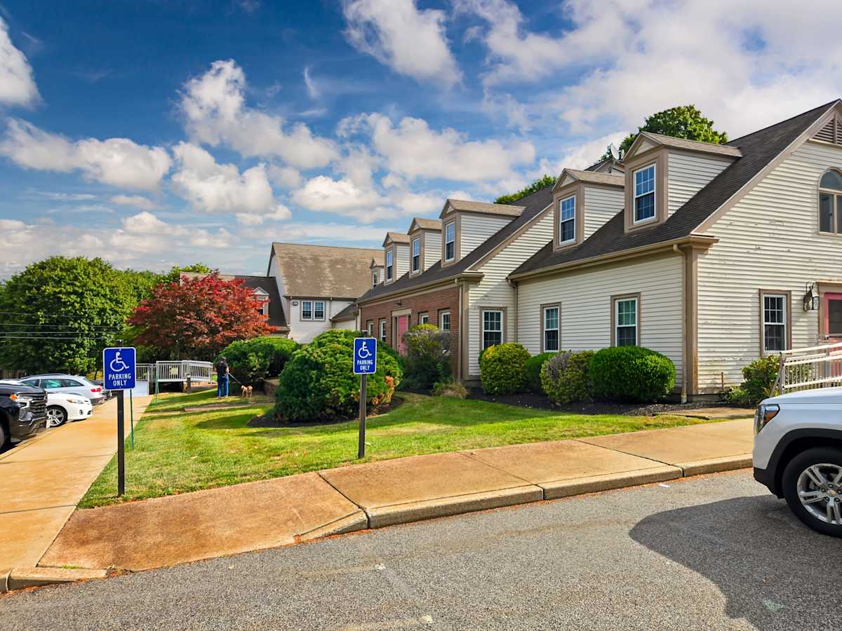 1025 Plain St photo 11
