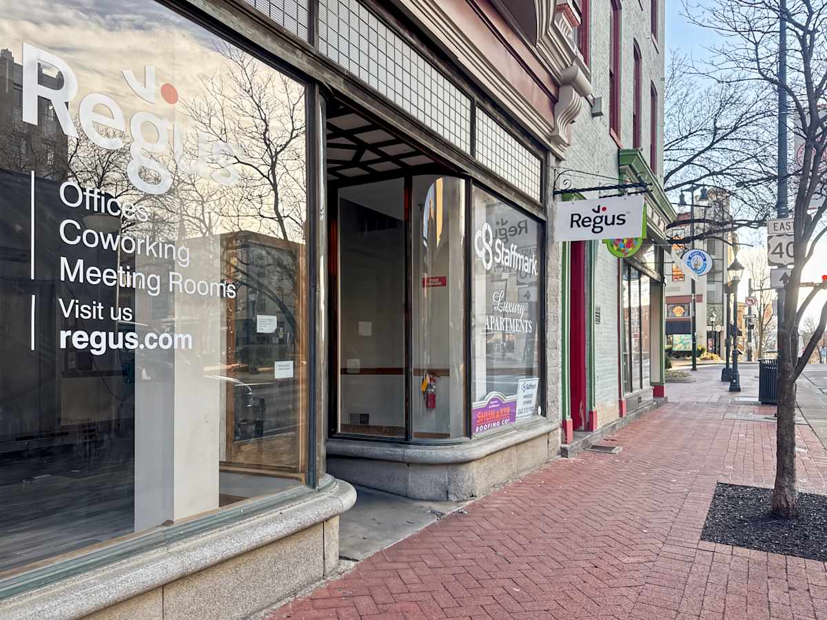 16 W Washington St