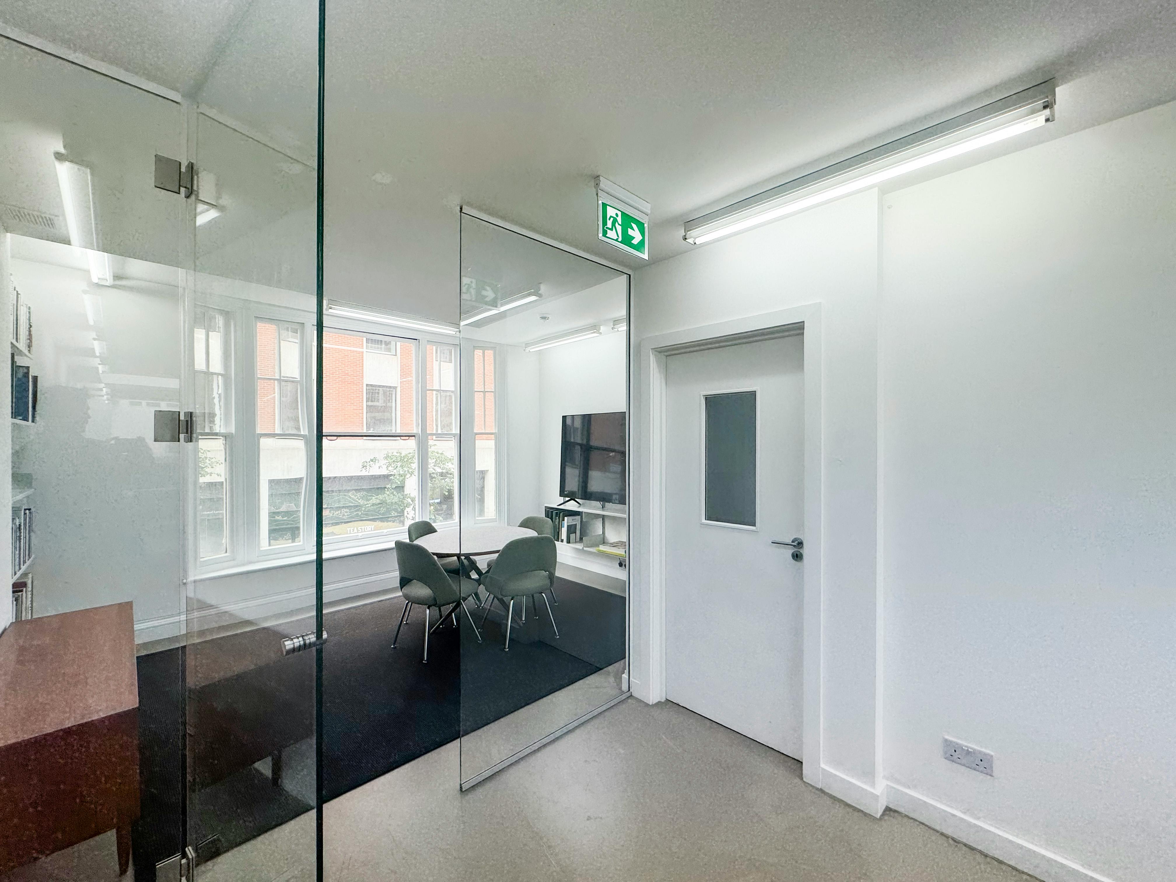 37 Eastcastle Street photo 6
