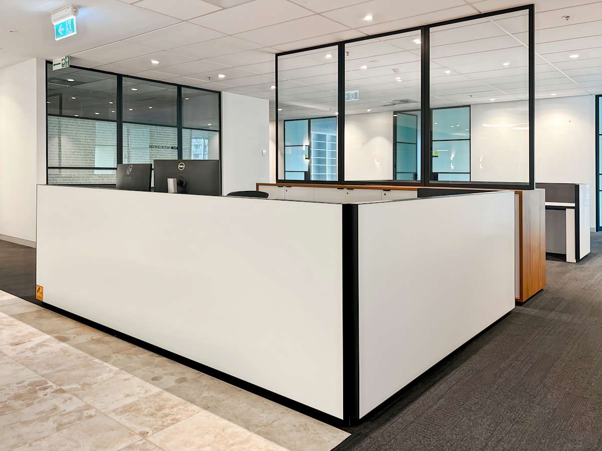 460 Lonsdale Street photo 2