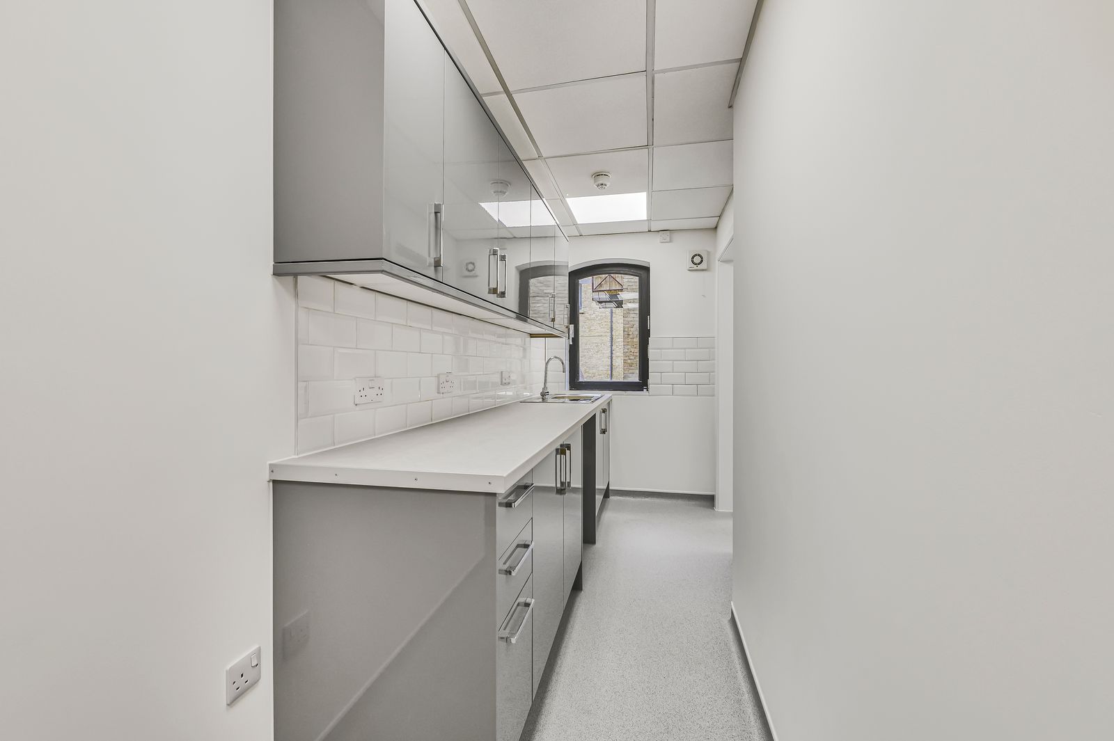 Suite 6, Mill Street photo 2