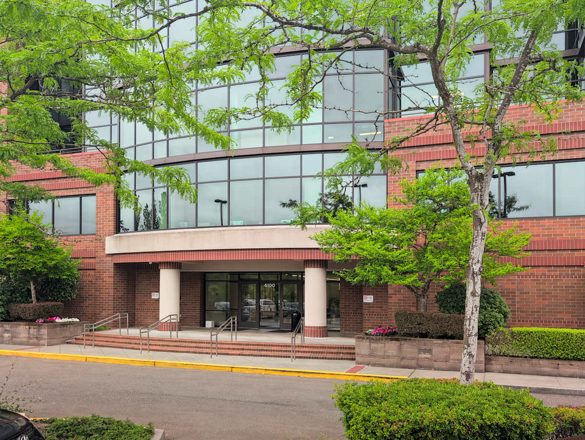 Redstone Corporate Center photo 1