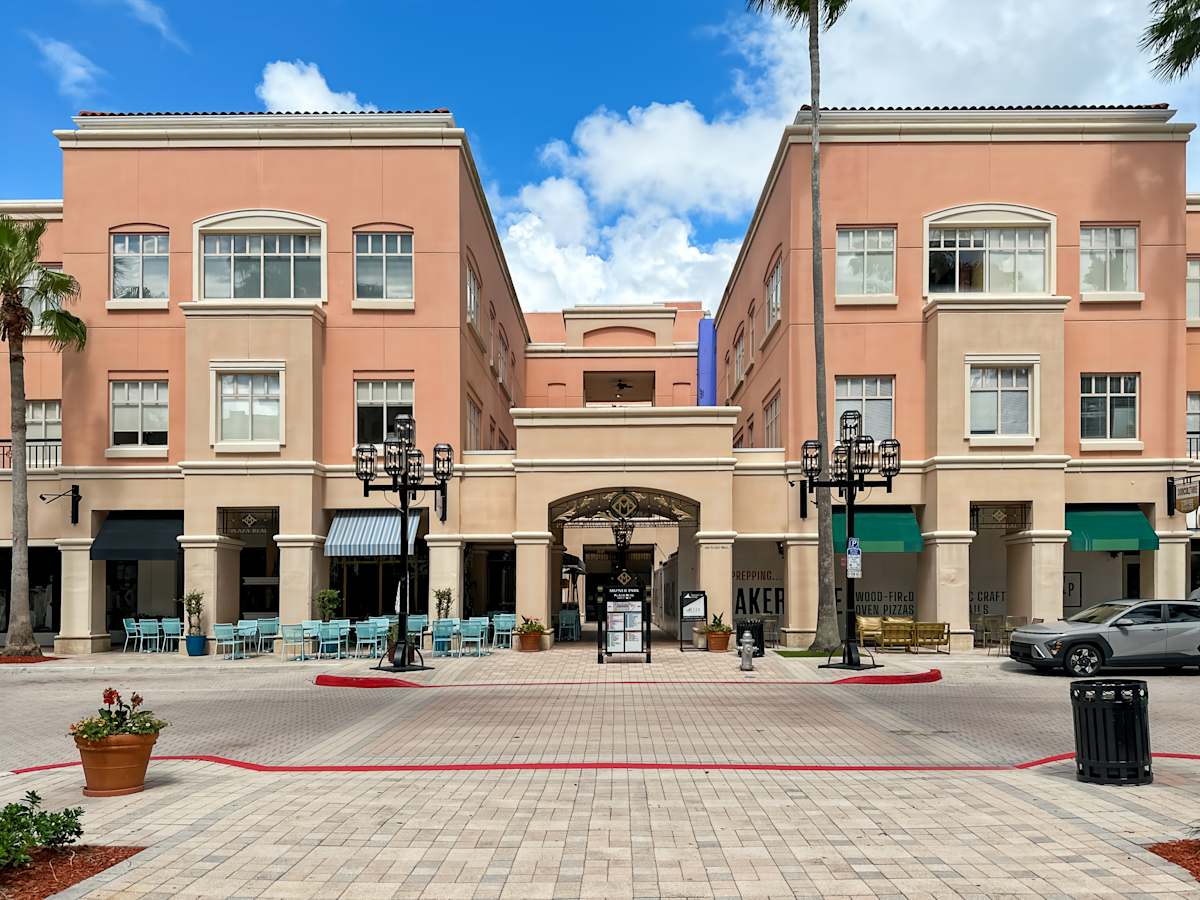 433 Plaza Real photo 11