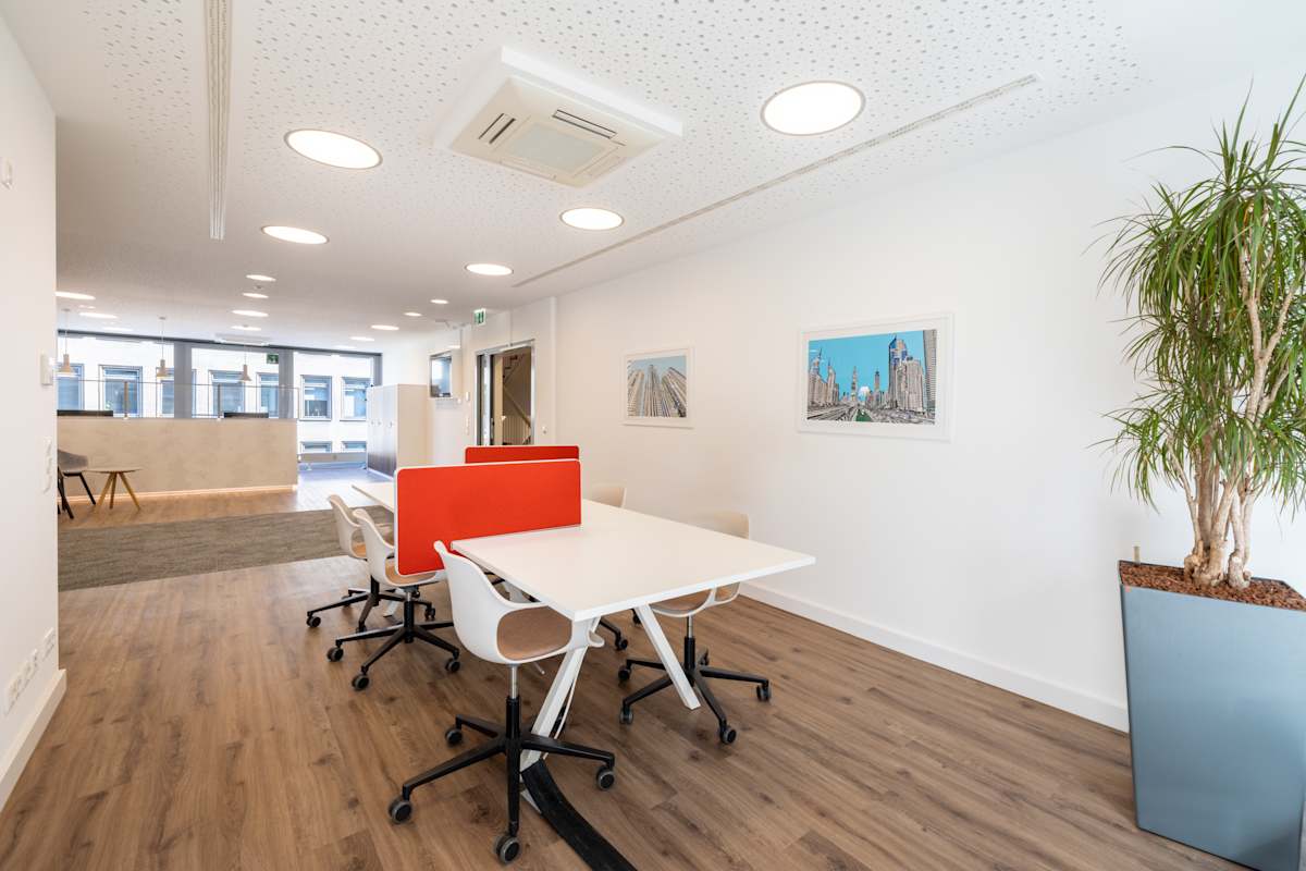 Regus - Dusseldorf, Koenigsallee photo 3