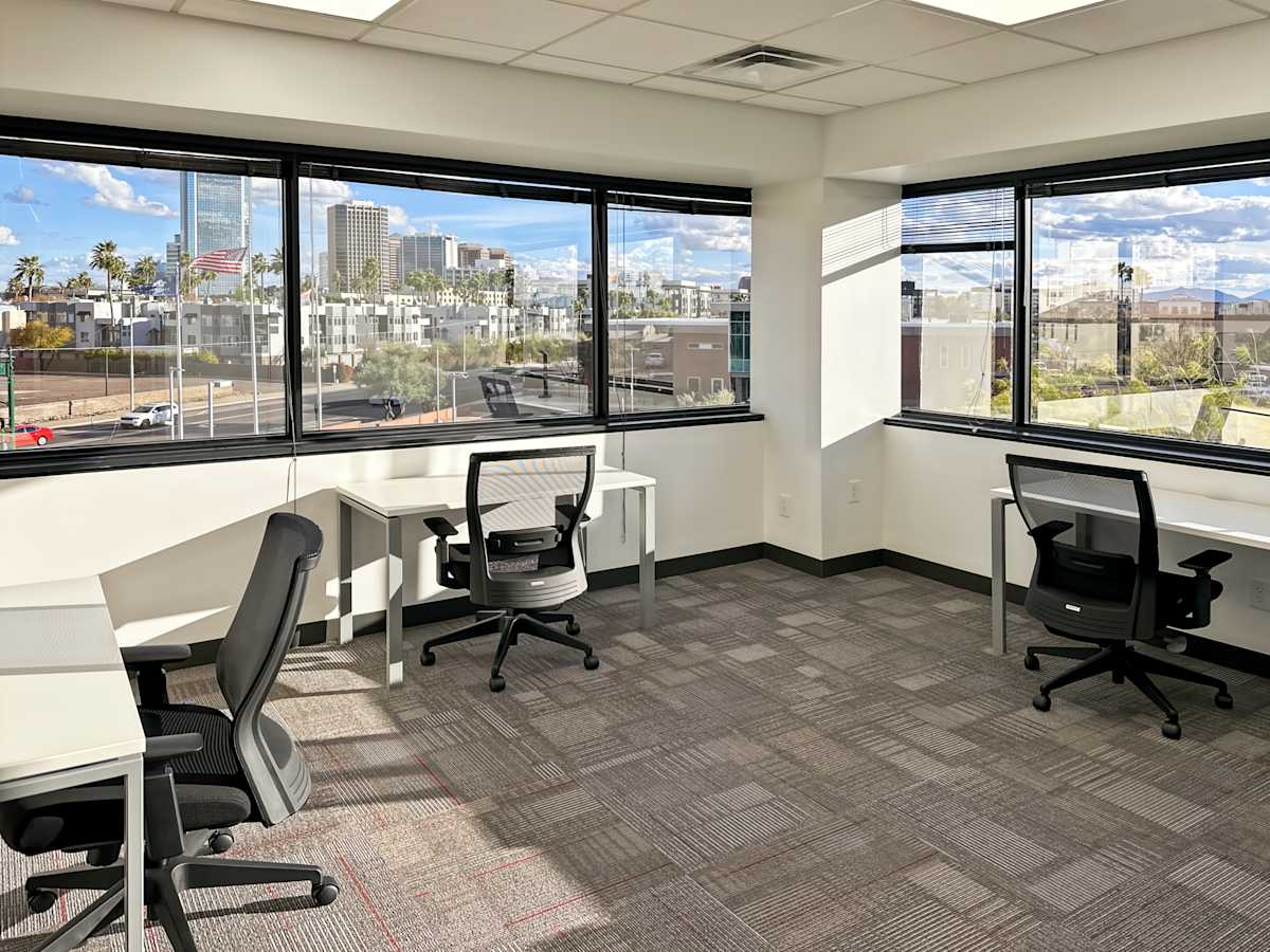 300 W Clarendon photo 4