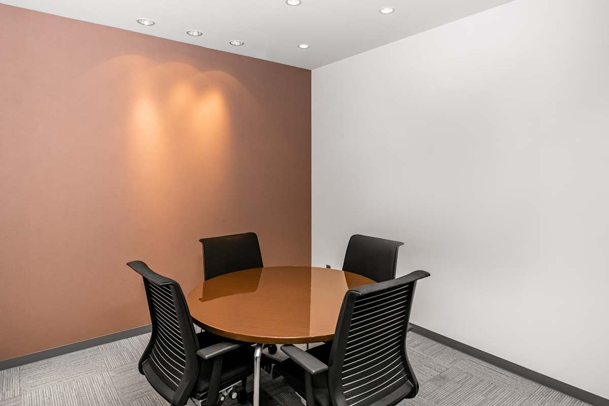 Regus - Shinbashi Tokyo Building photo 9