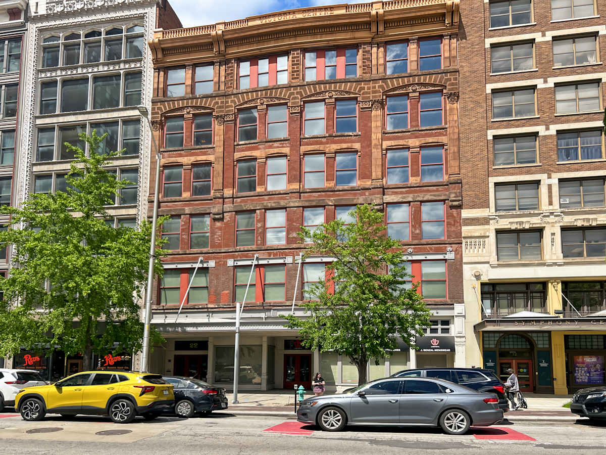 22 E Washington Street photo 3