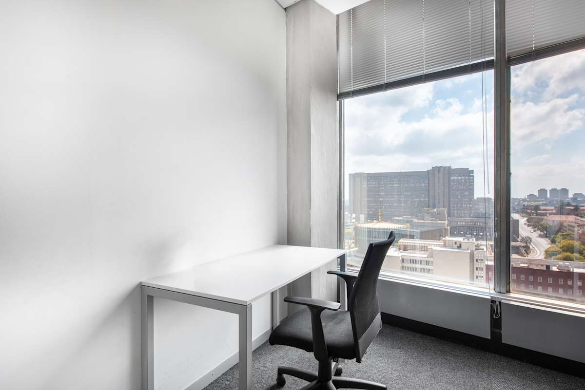 222 Smit Street photo 7