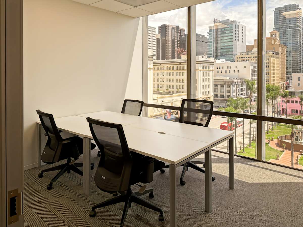 225 Broadway photo 4