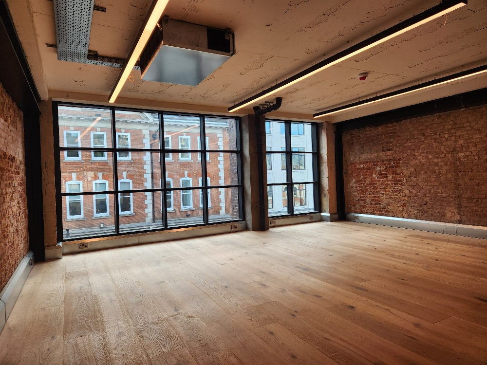 16 Mortimer Street photo 3