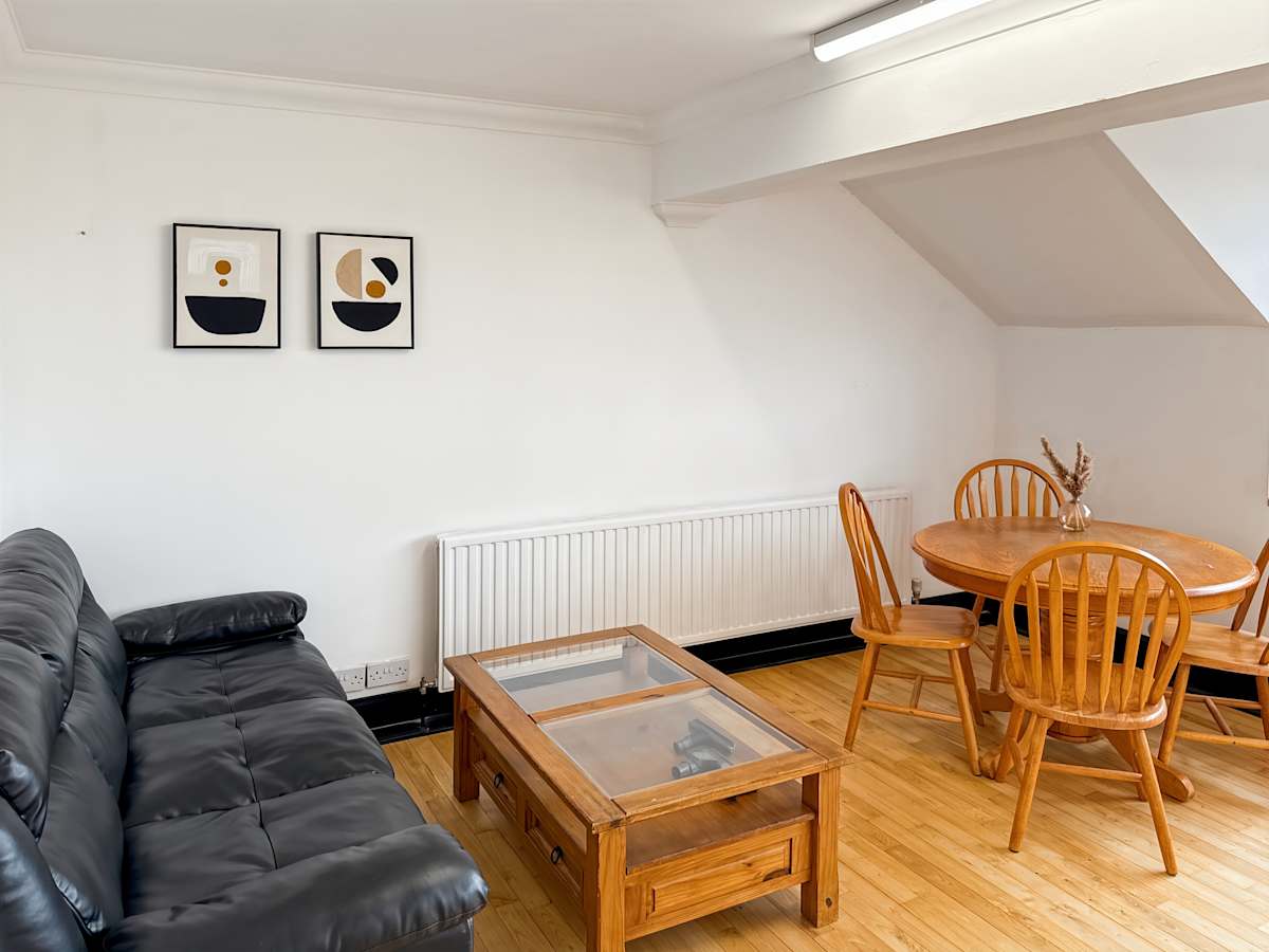 Independent House photo 2