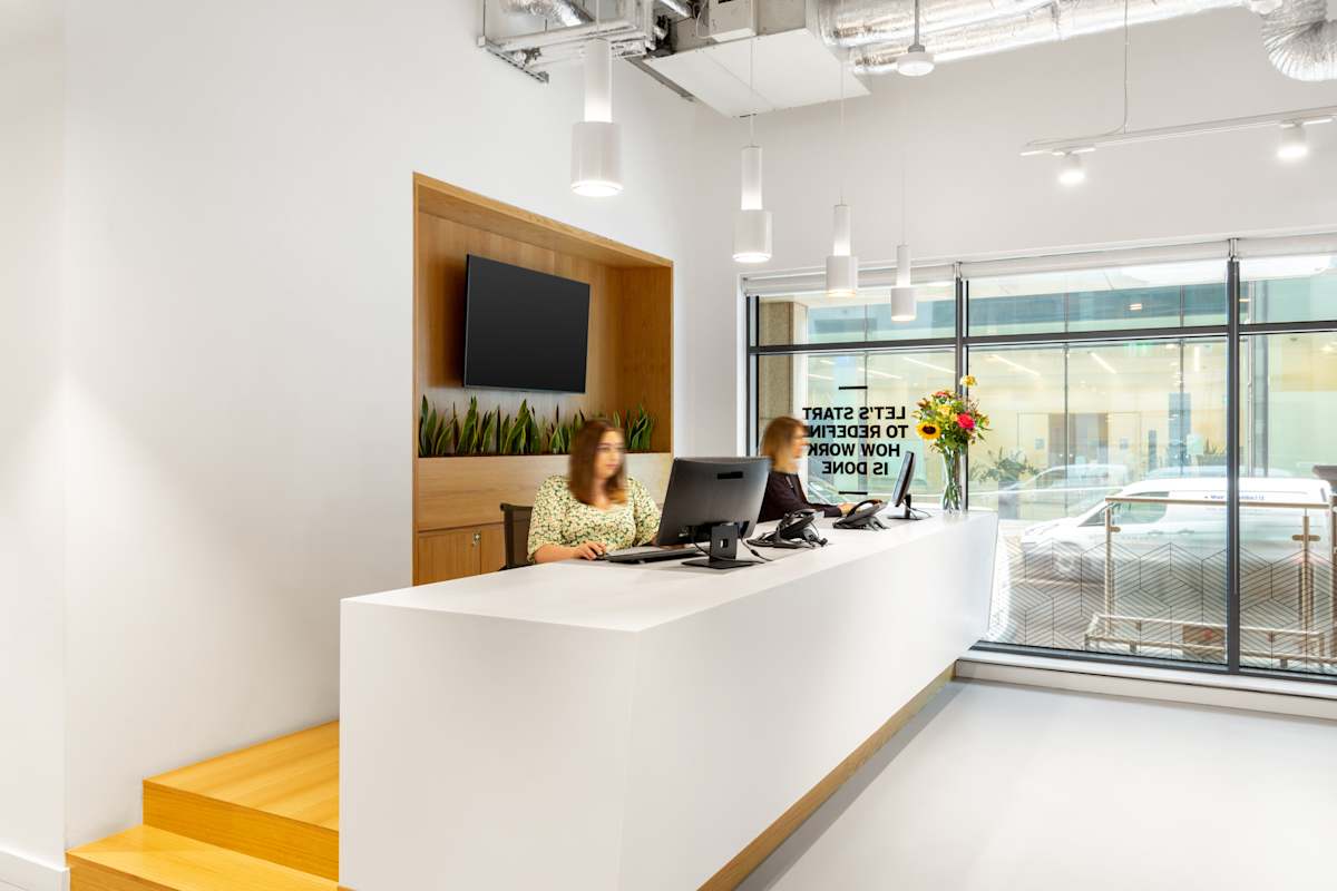 77 Sir John Rogerson's Quay photo 2