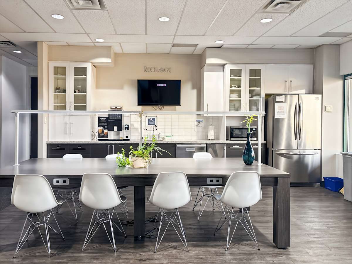 Regus - Surrey, King George Boulevard photo 8