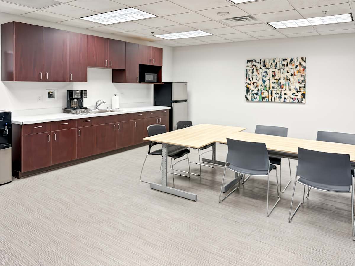 Regus - Grand Rapids, Kenmoor Avenue photo 6
