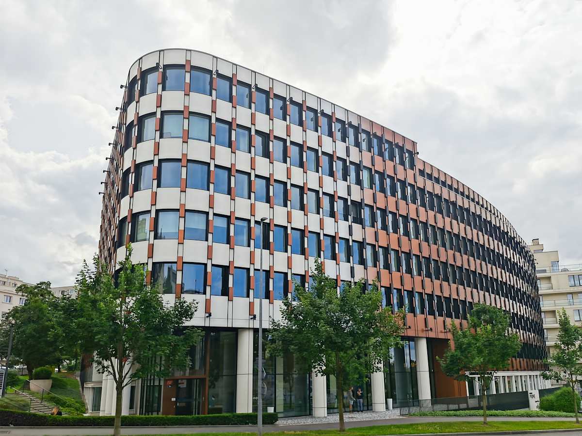 Regus - Lomnického