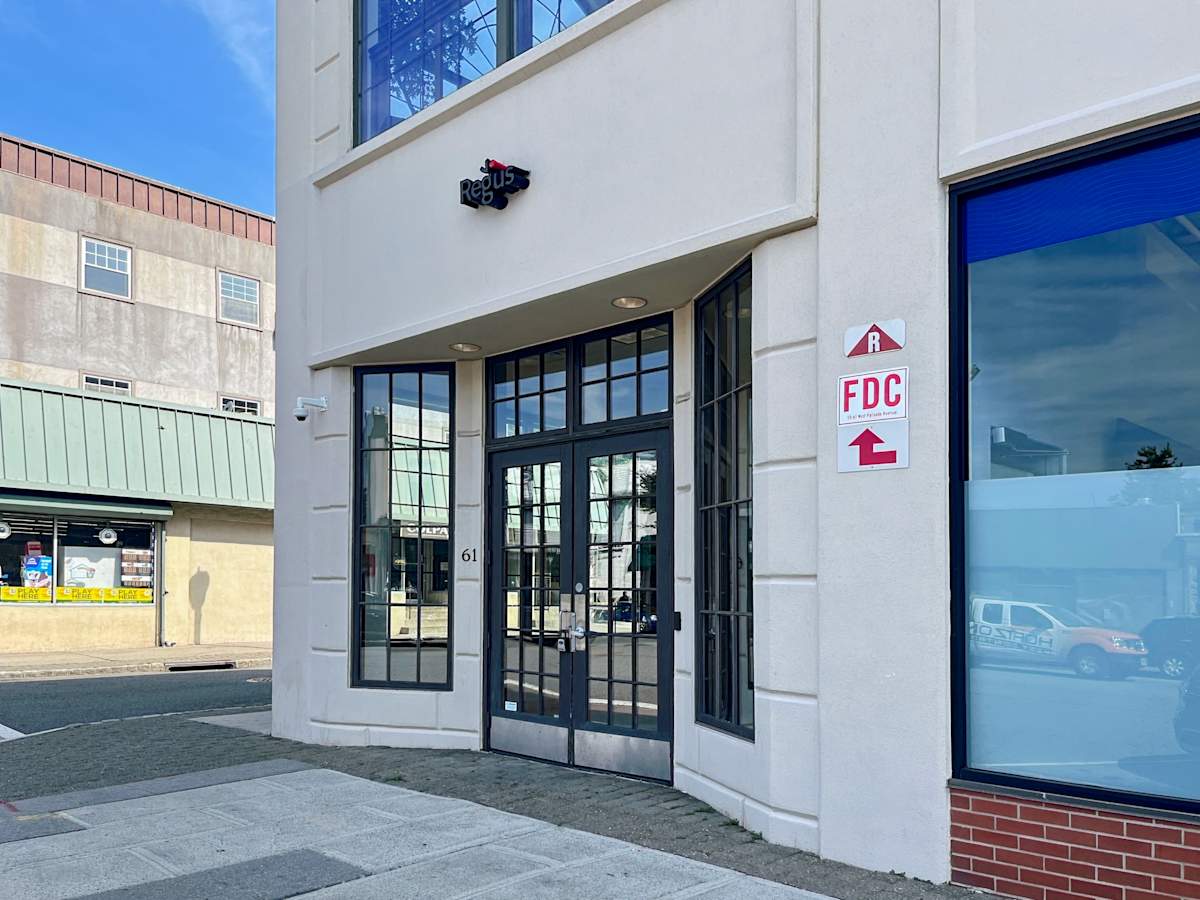 Regus - Englewood, 61 W Palisade Ave