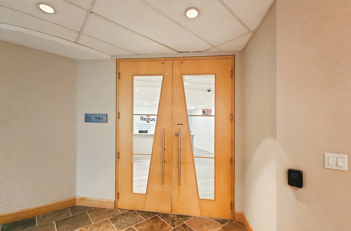 125 Commerce Valley Drive W photo 2