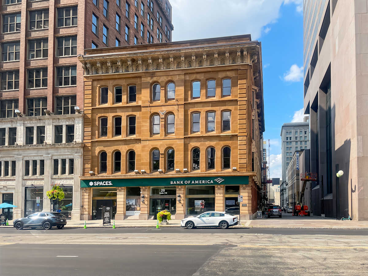 20 E Broad St
