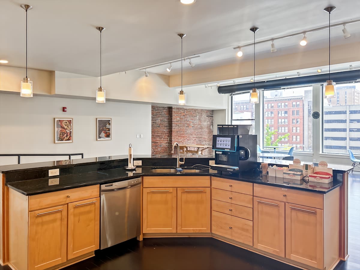 22 E Washington Street photo 6