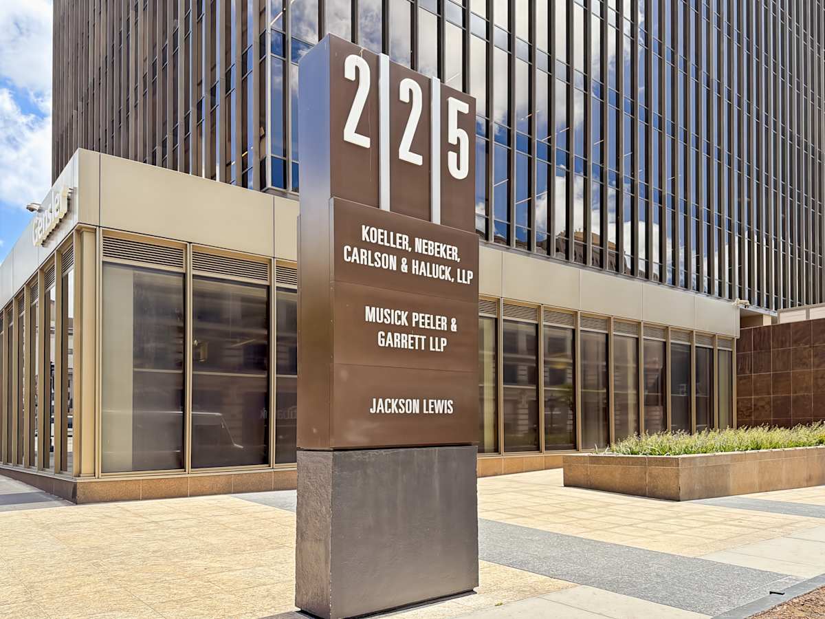 225 Broadway photo 11