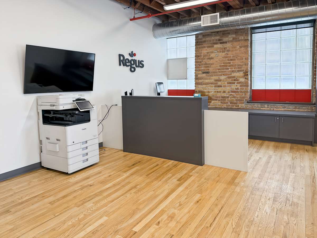 1918 N Mendell Street photo 2