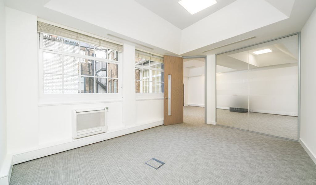 37-38 Margaret Street photo 2