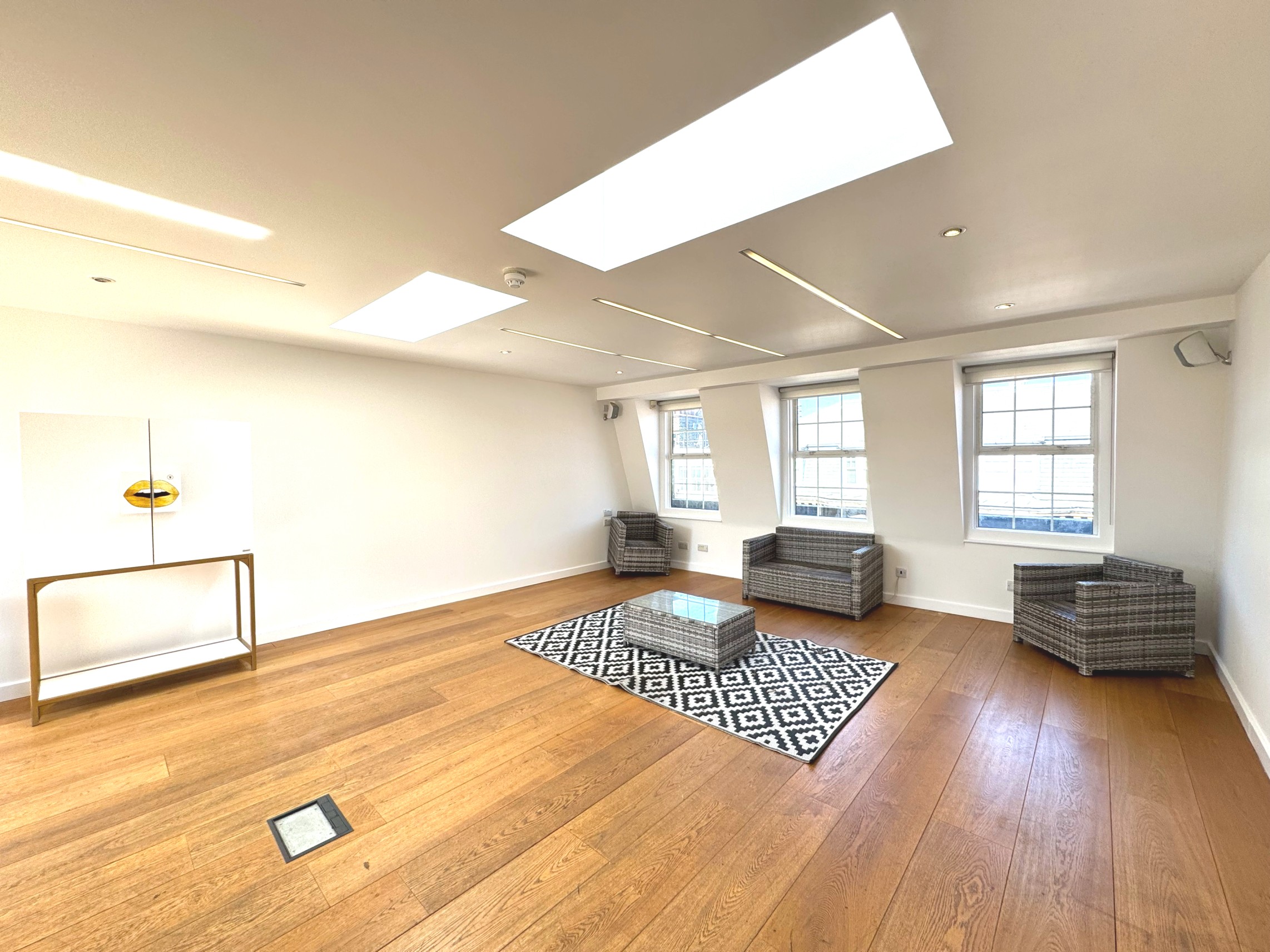 91 Great Titchfield Street photo 3