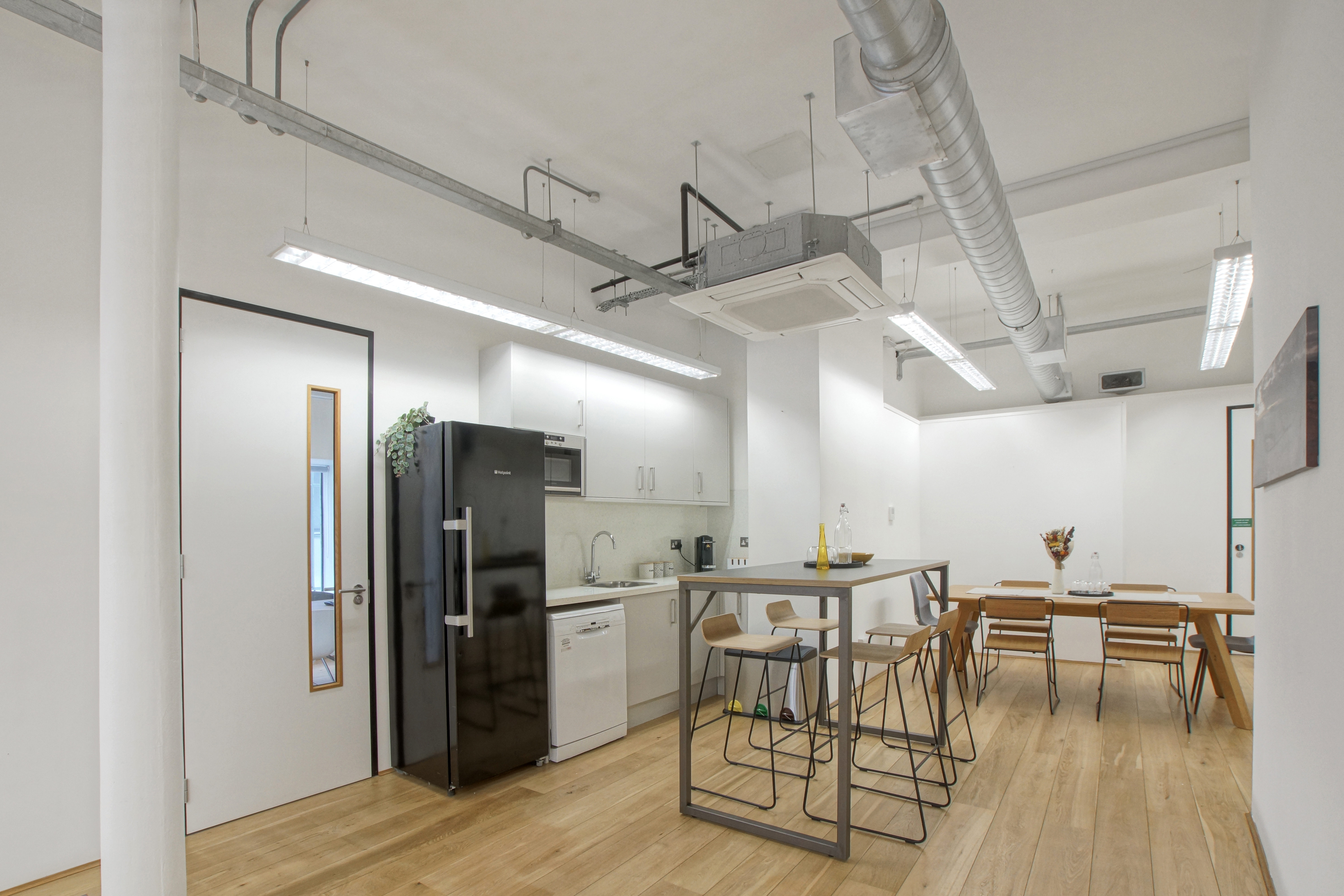11 a Curtain Road photo 4