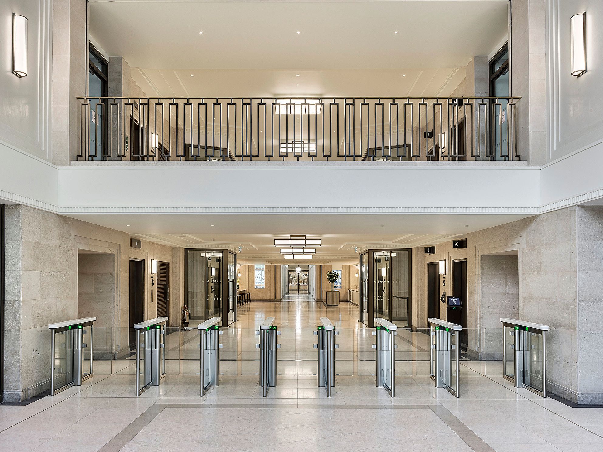 80 Strand photo 11