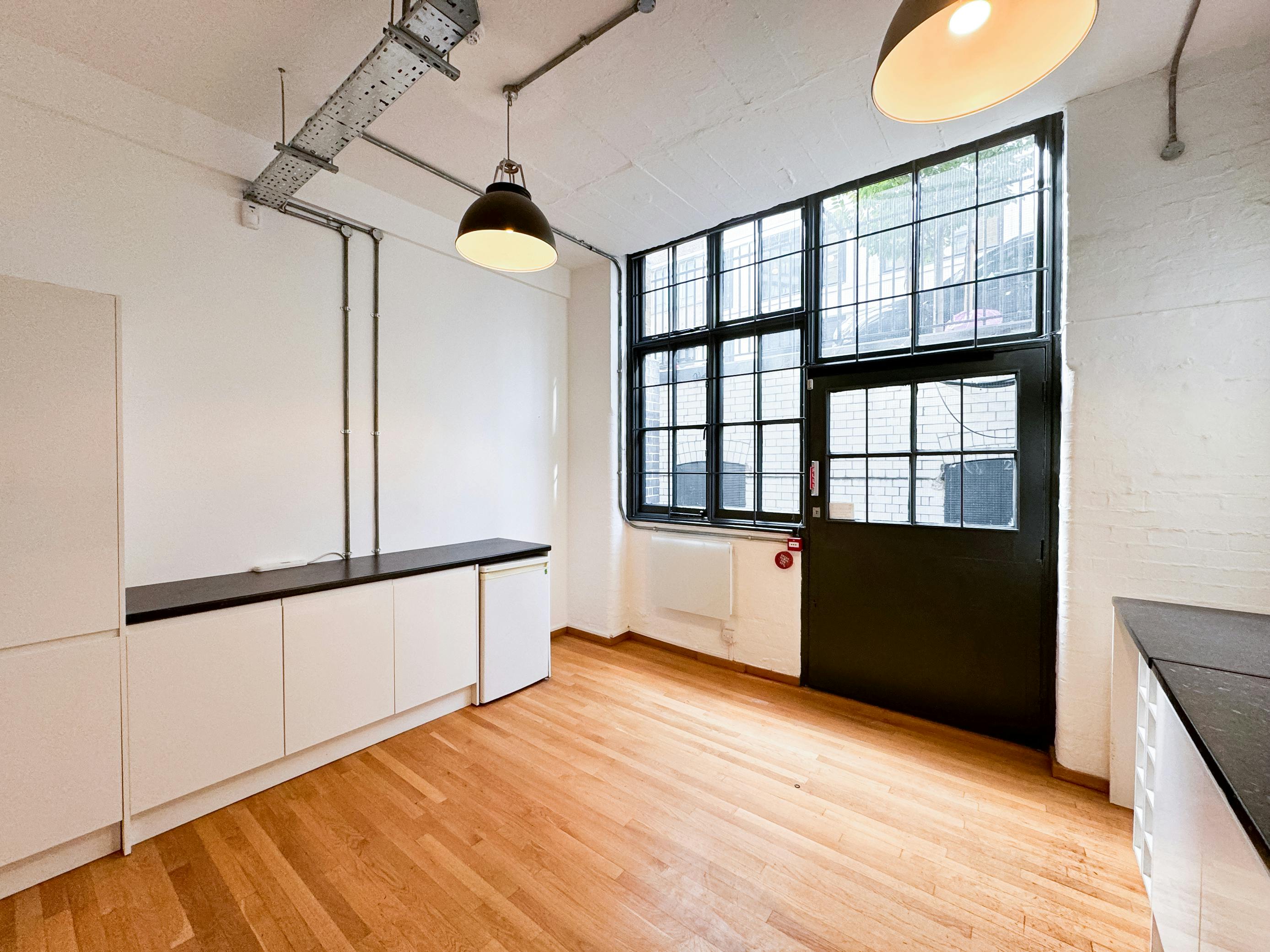 30 Gresse Street photo 6