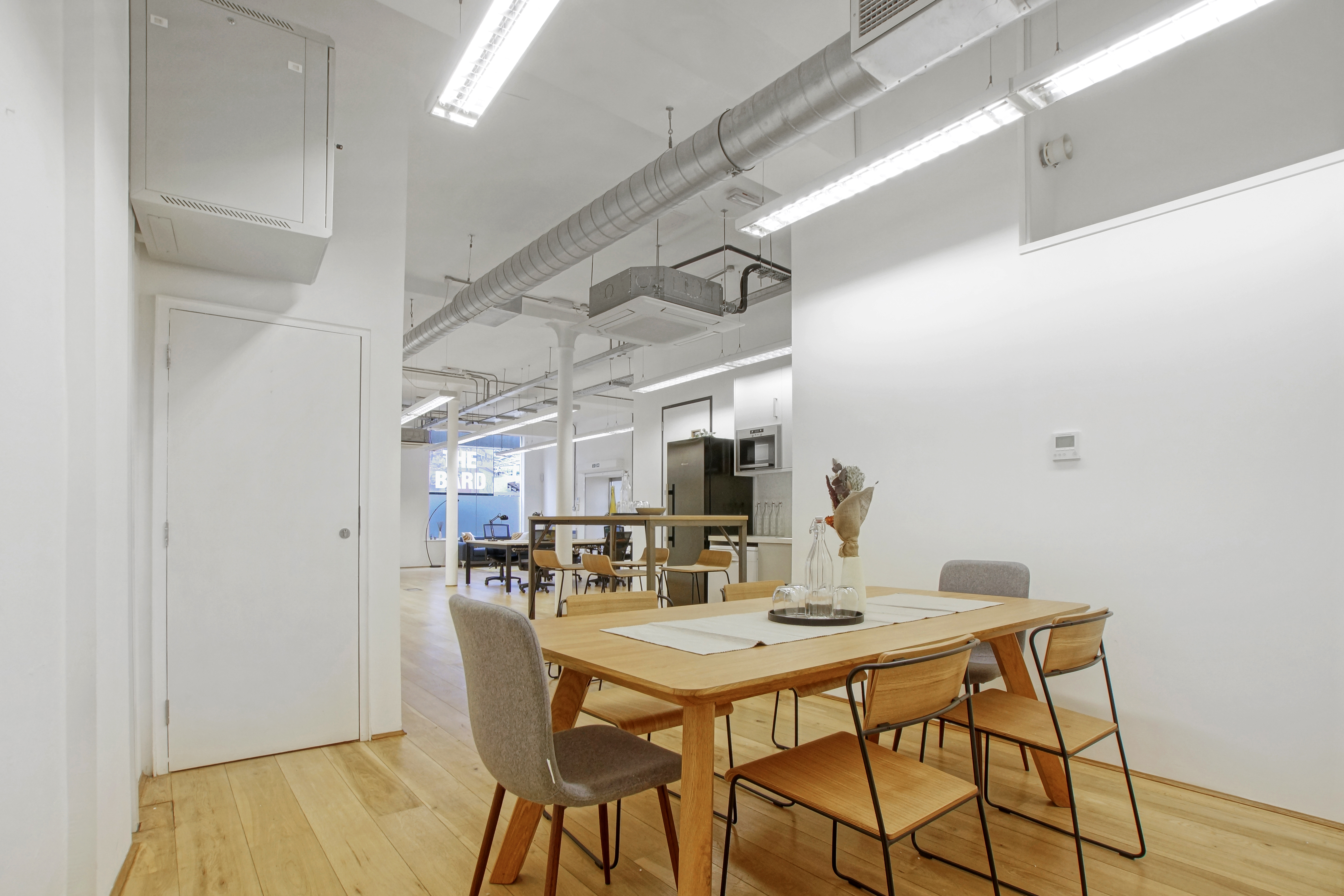 11 a Curtain Road photo 3