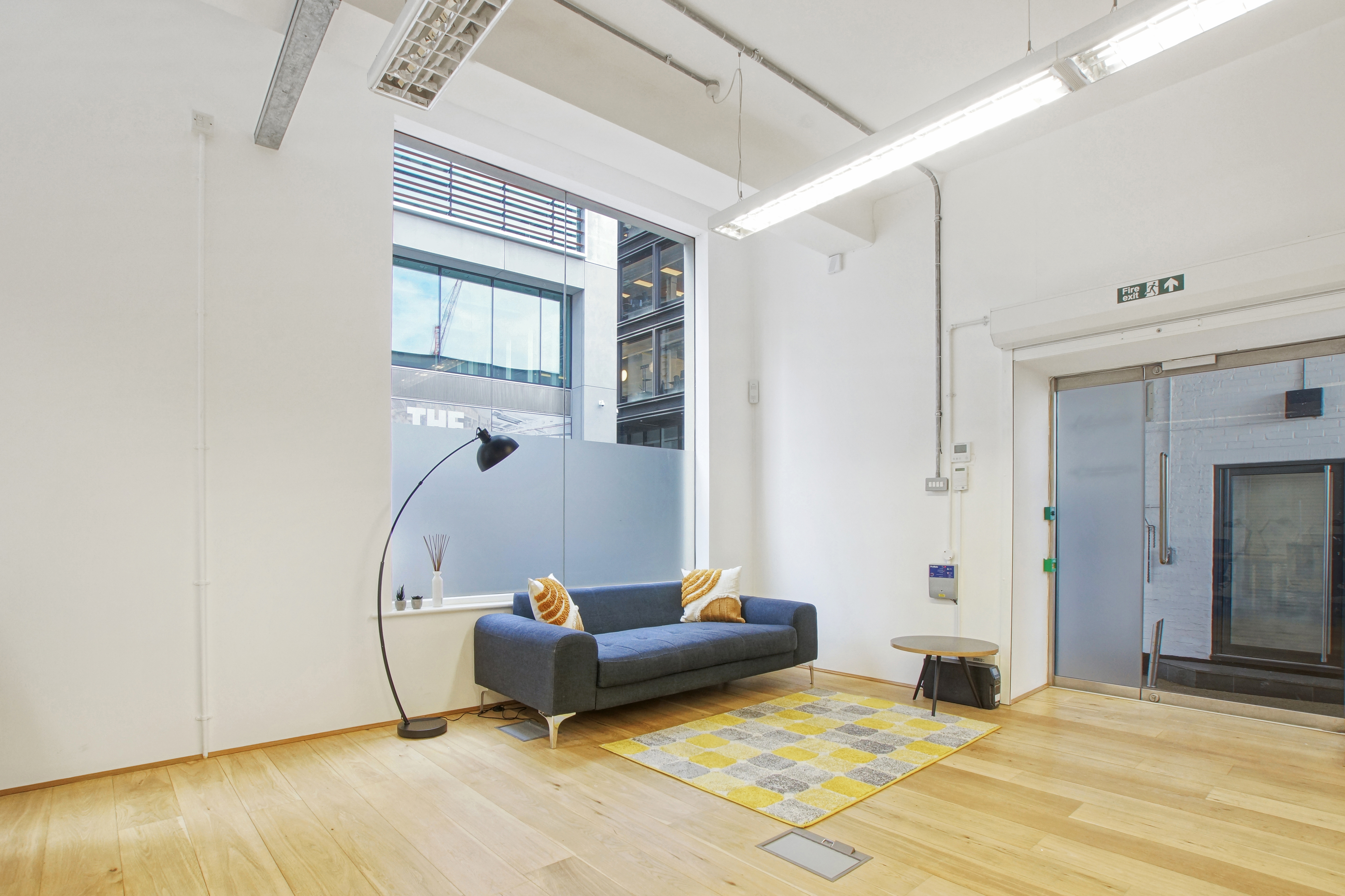 11 a Curtain Road photo 5