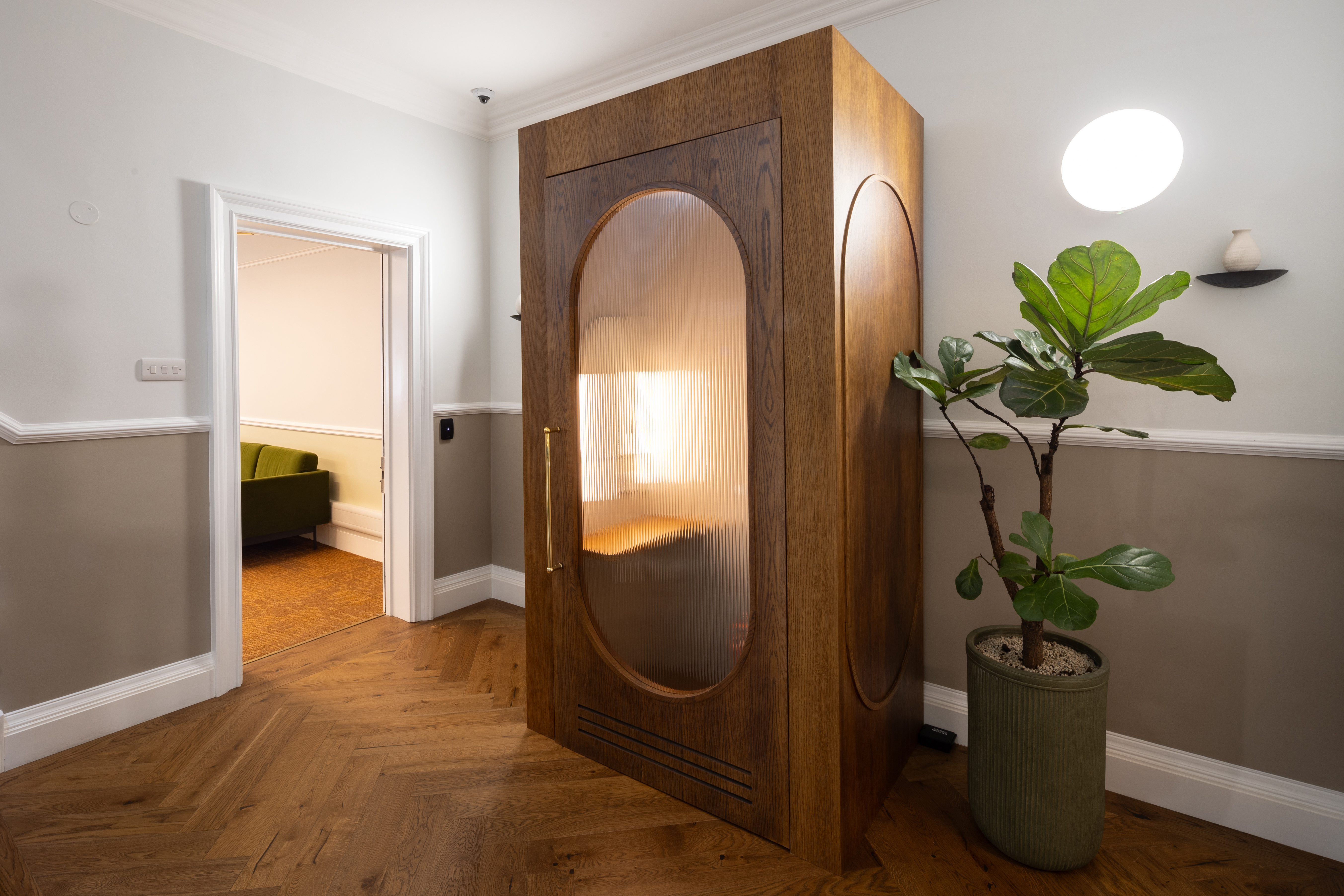 128 Buckingham Palace Road photo 7