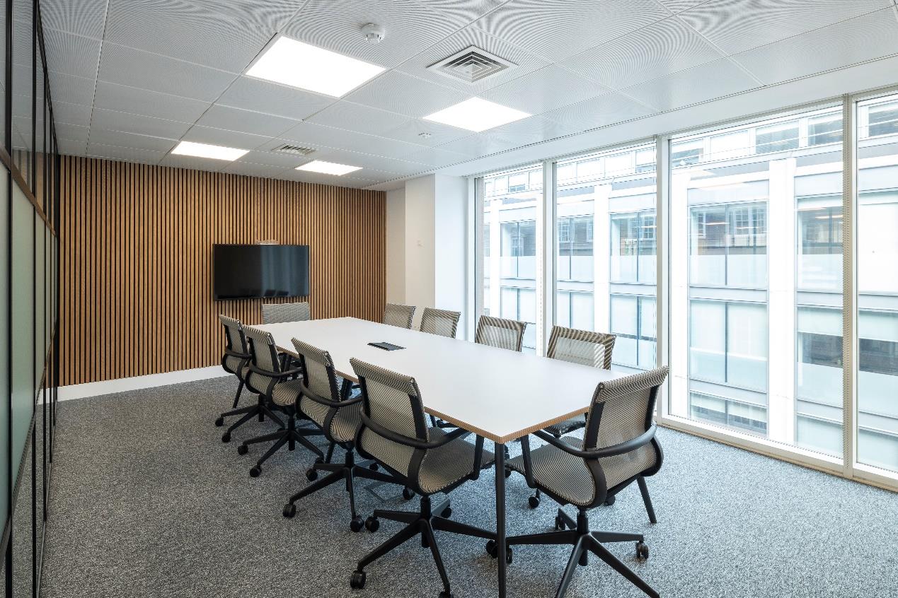 10 Lloyds Avenue photo 2