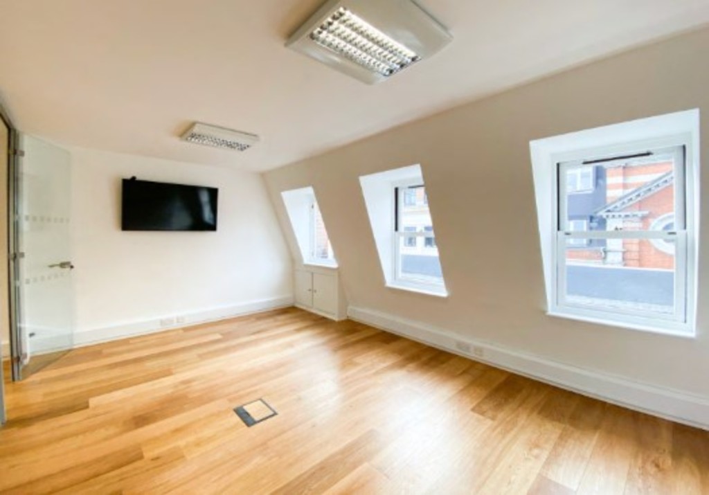 116 Great Portland Street photo 4